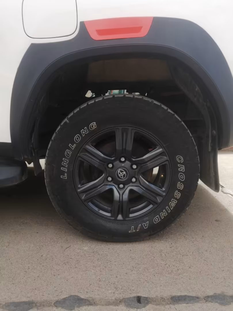 TOYOTA HILUX 4X4 2019 — foto 2