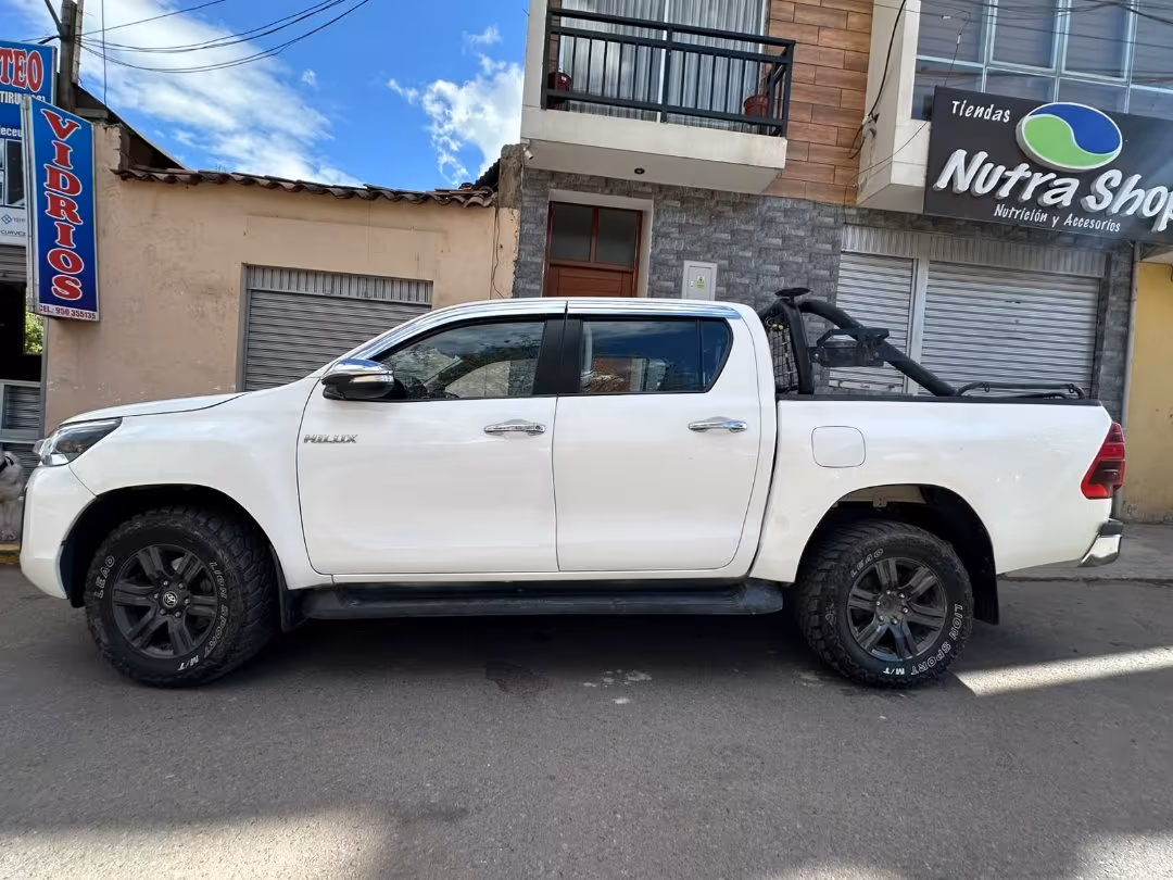 TOYOTA HILUX SRV 4X4 2022 — foto 1