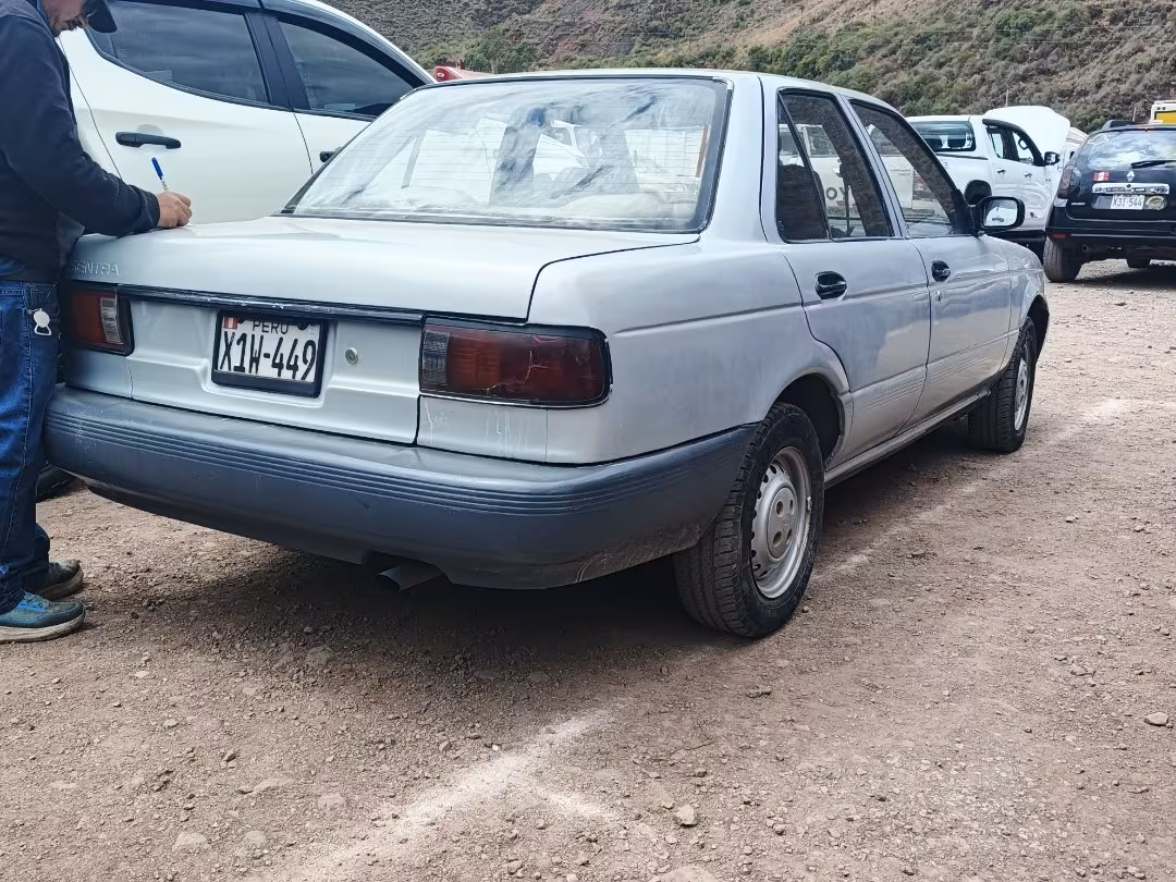 NISSAN SENTRA 1994 — foto 4