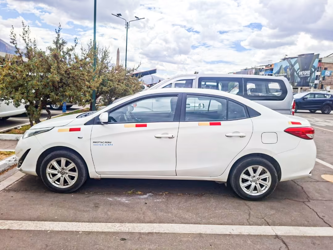 TOYOTA YARIS 2021 — foto 1