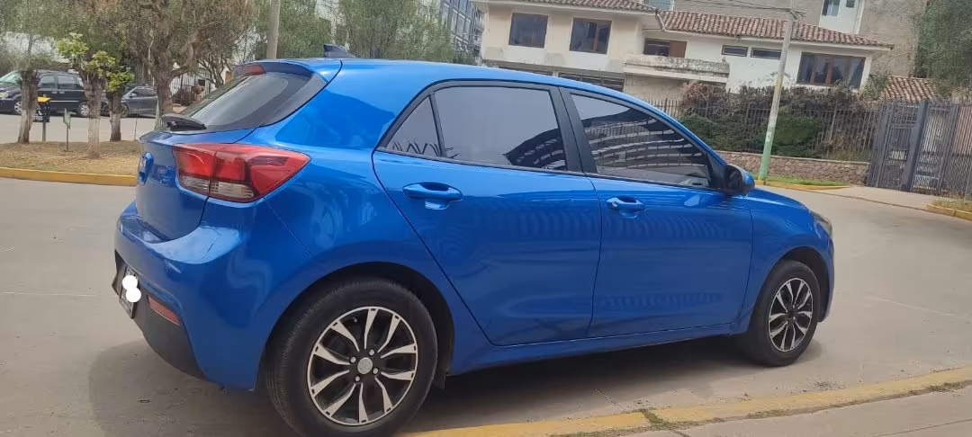 KIA RIO 2023 — foto 3