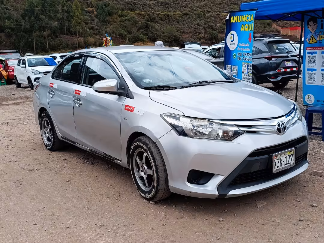 TOYOTA YARIS 2015 — foto 3