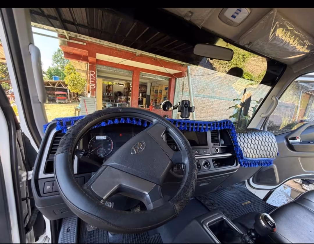 HYUNDAI MIGHTY EX10 2026 — foto 3
