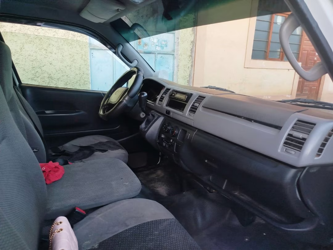 TOYOTA HIACE 2011 — foto 5