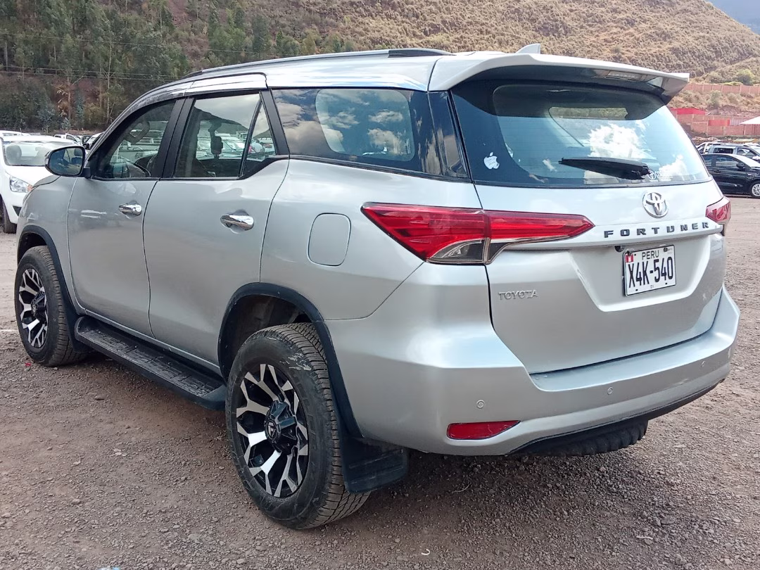 TOYOTA FORTUNER 2018 — foto 4