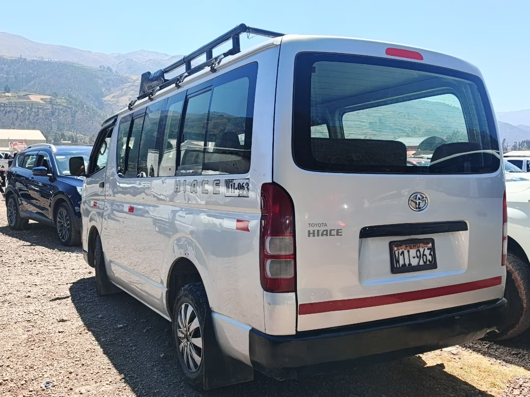 TOYOTA HIACE 2010 — foto 2