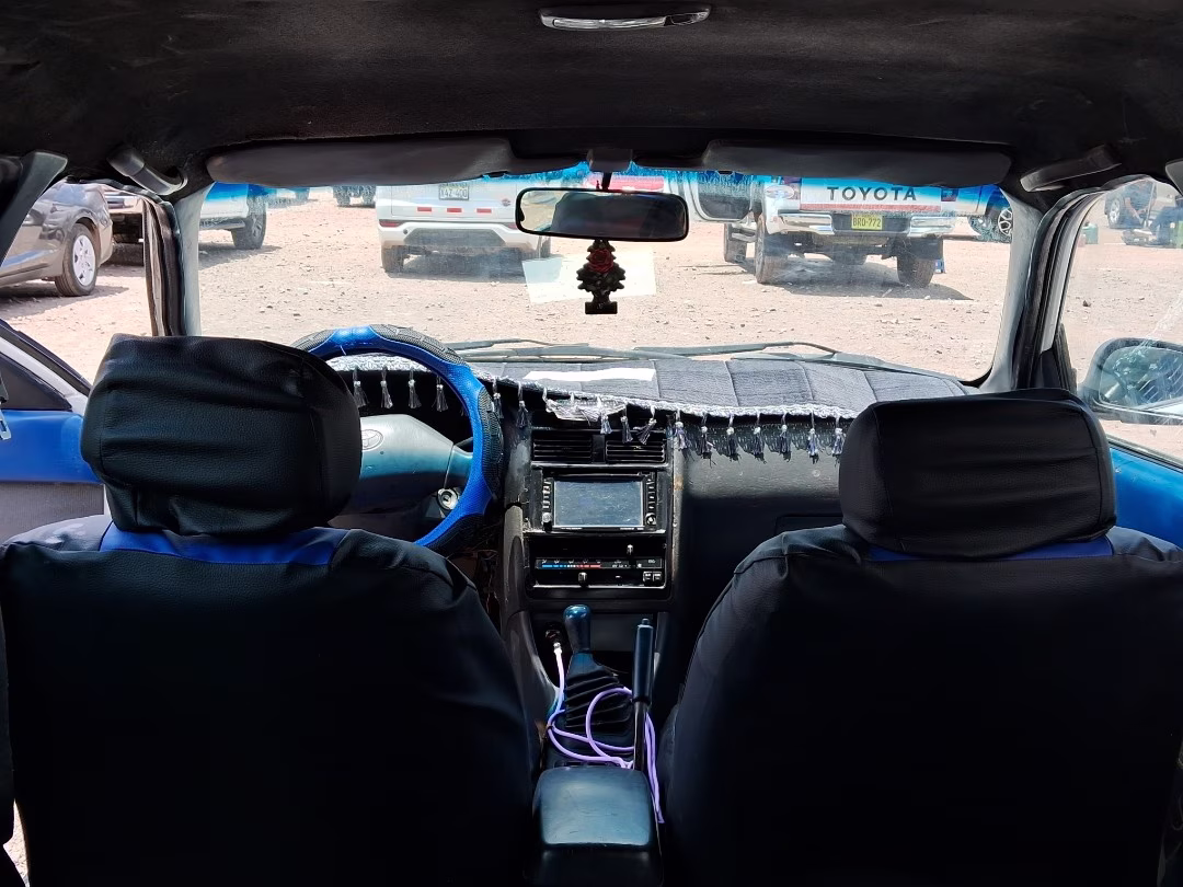 TOYOTA CALDINA MOD 1996 — foto 4