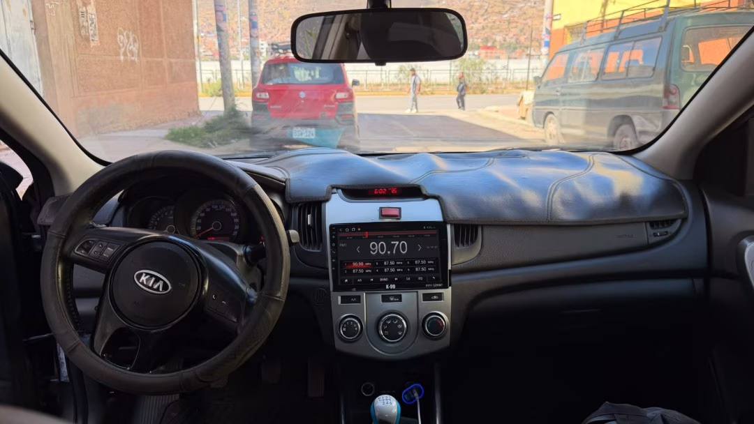 KIA CERATO 2012 — foto 4