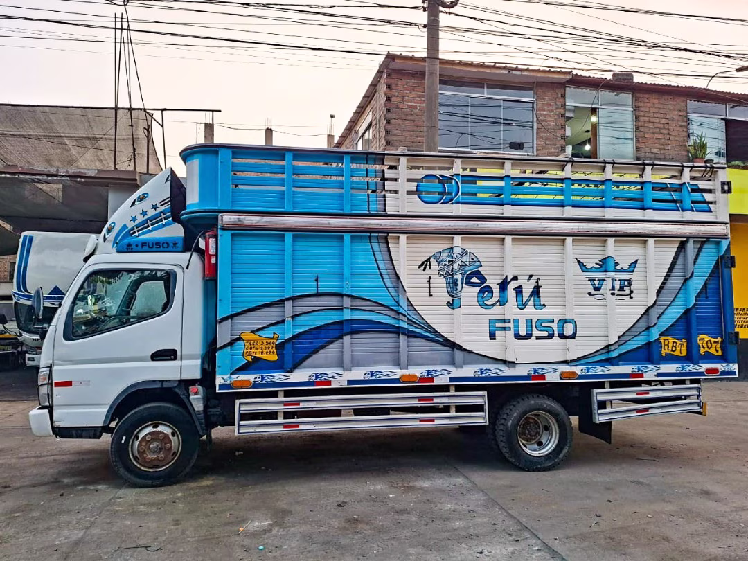 MITSUBISHI FUSO 2013 — foto 1