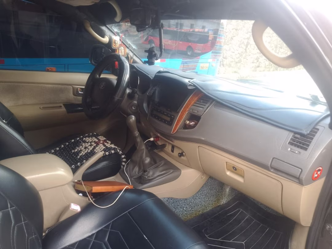 TOYOTA FORTUNER 4X4 TD 2010 — foto 5