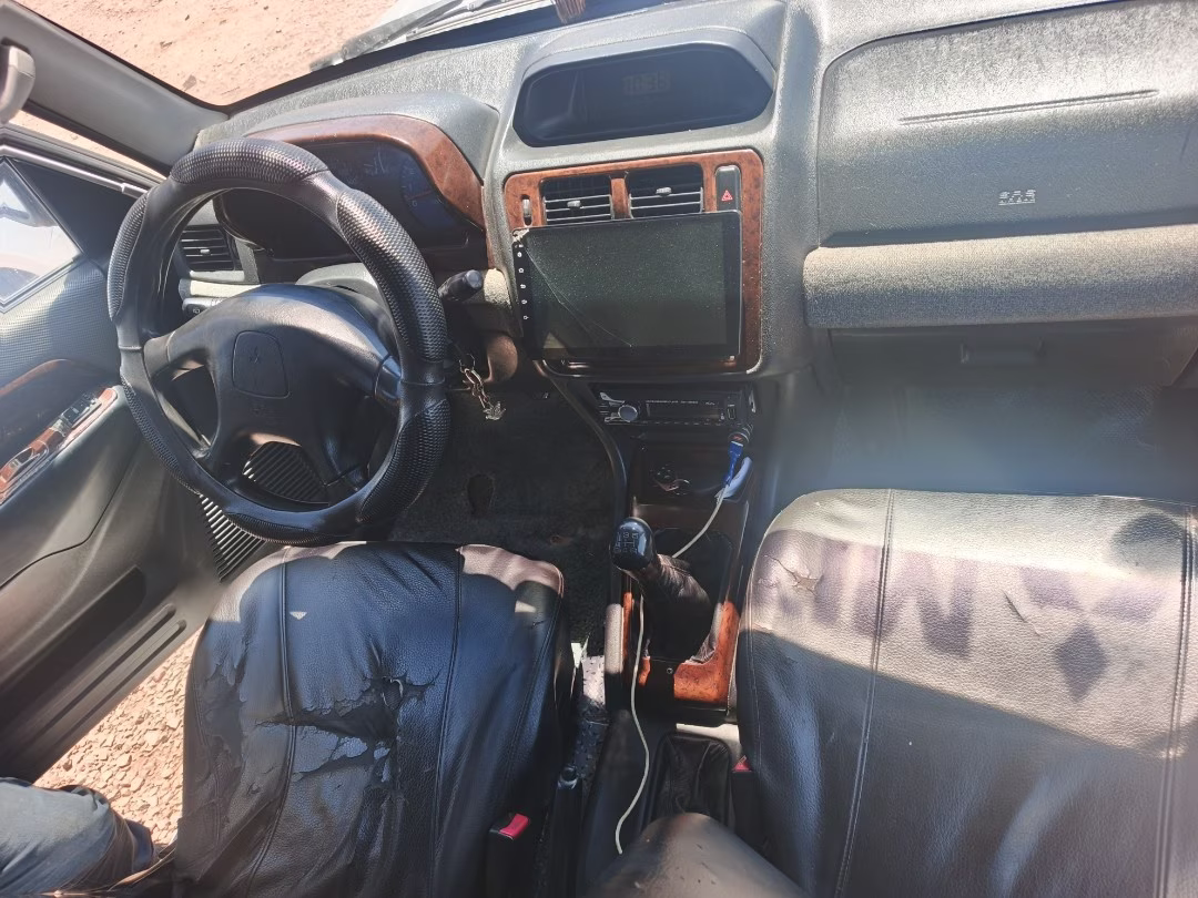 MITSUBISHI PAJERO IO 2000 — foto 3