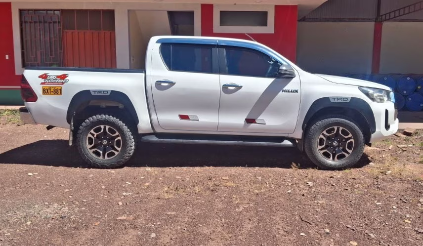 TOYOTA HILUX SR 4X4 2024 — foto 2