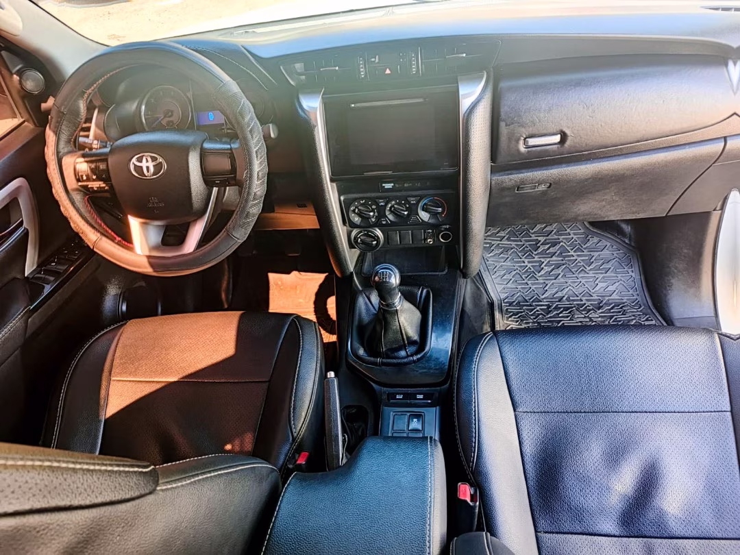 TOYOTA FORTUNER 2018 — foto 4