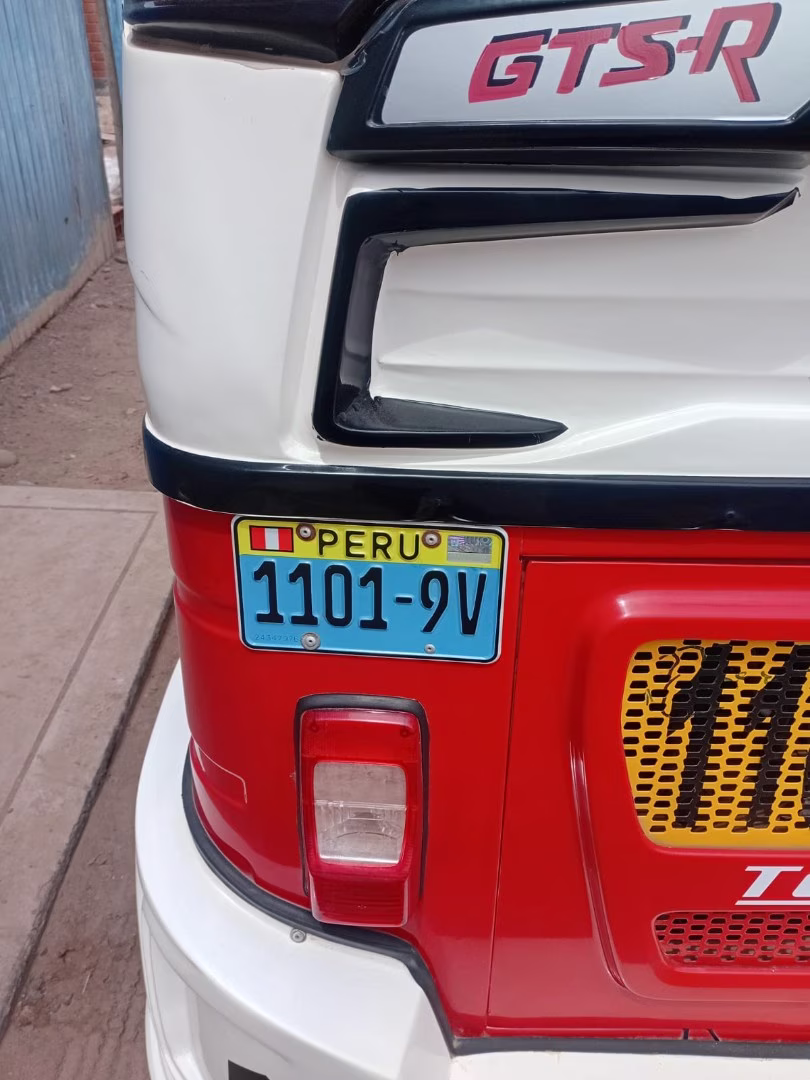 BAJAJ RE AUTORIKSHA TORITO 4T LPGR 2024 — foto 10