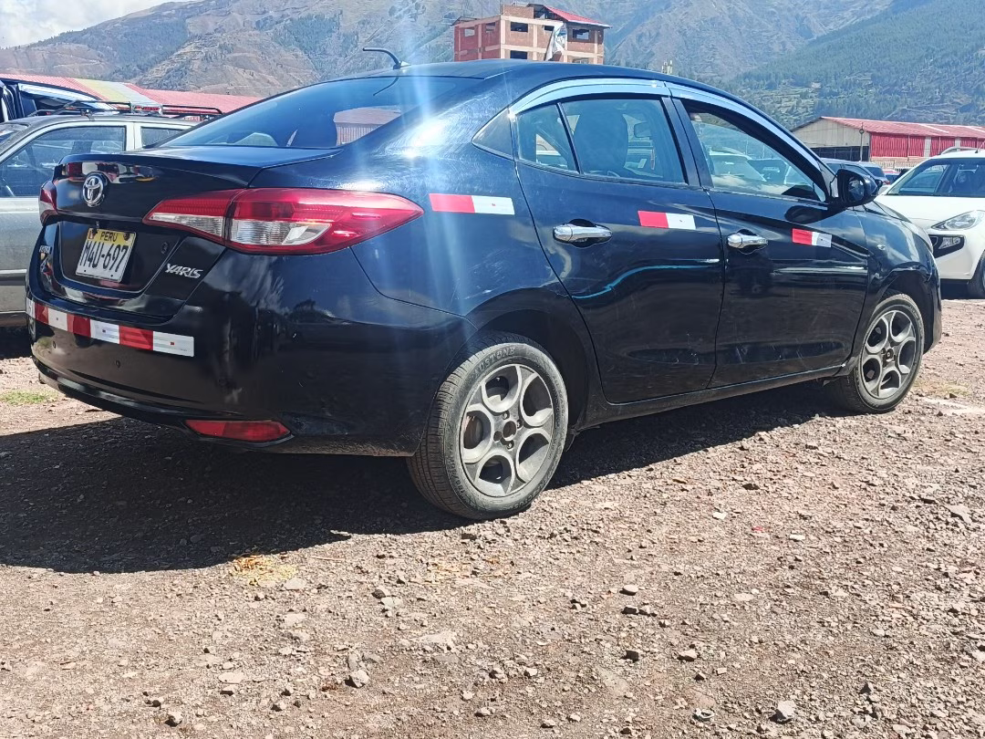 TOYOTA YARIS 2018 — foto 3