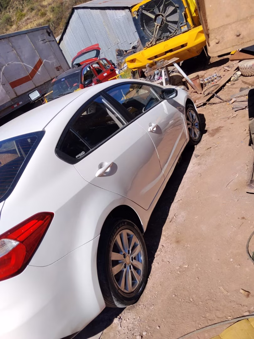 KIA CERATO MOD 2013 — foto 3
