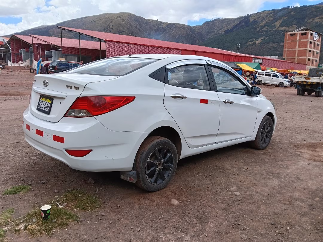 HYUNDAI ACCENT 2012 MOD 2012 — foto 4