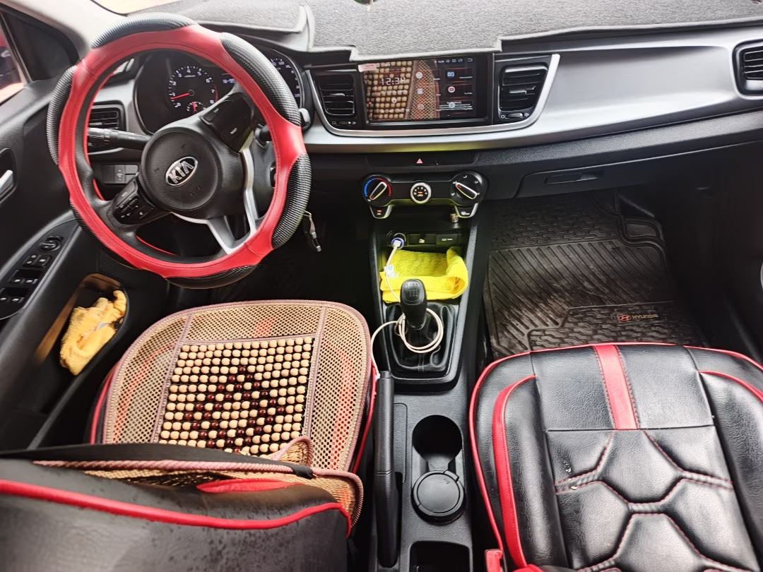 KIA RIO 2022 — foto 5