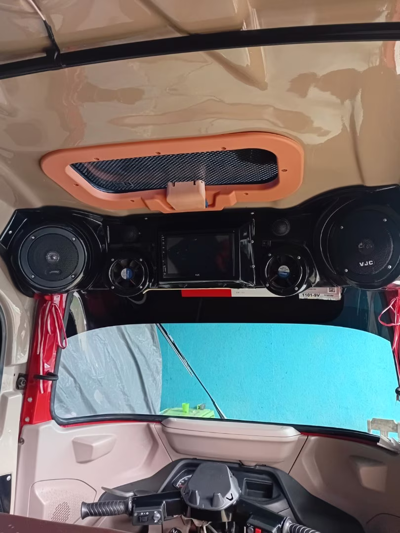 BAJAJ RE AUTORIKSHA TORITO 4T LPGR 2024 — foto 4