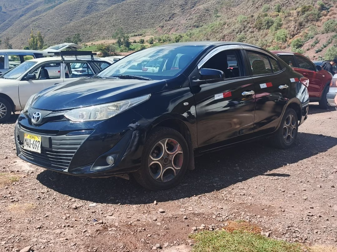 TOYOTA YARIS 2018 — foto 2