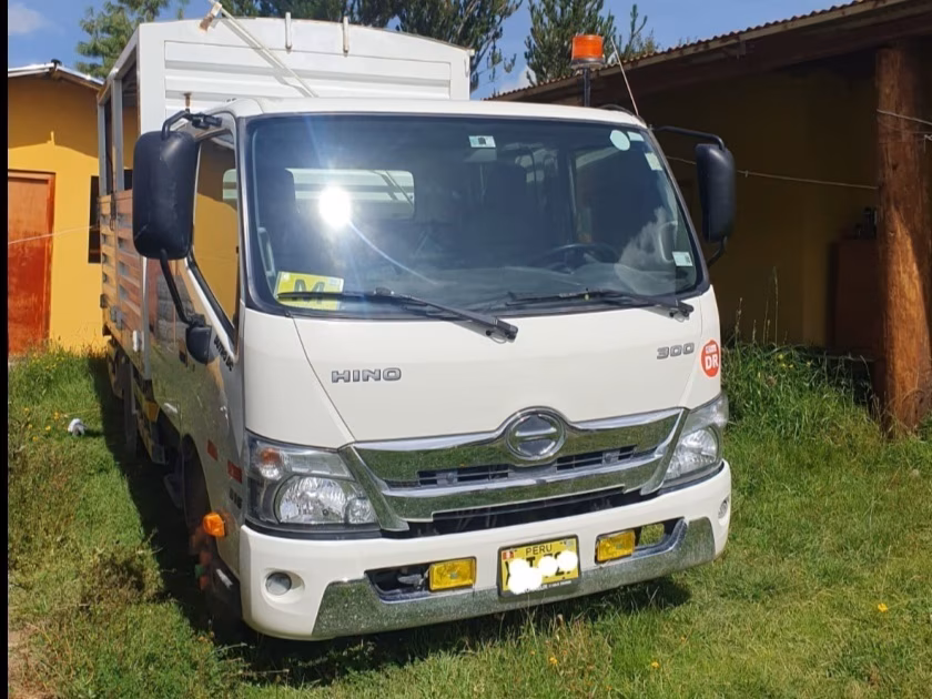 HINO 300 2025 MOD 2025 — foto 2