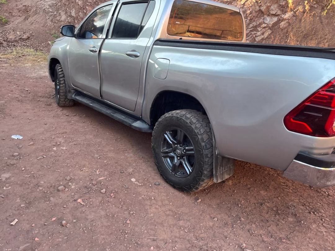 TOYOTA HILUX SR FULL 4X4 2023 MOD 2023 — foto 2