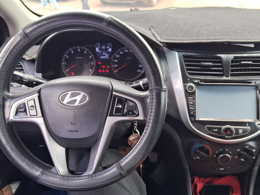 HYUNDAI ACCENT FULL MOD 2016 — foto 5