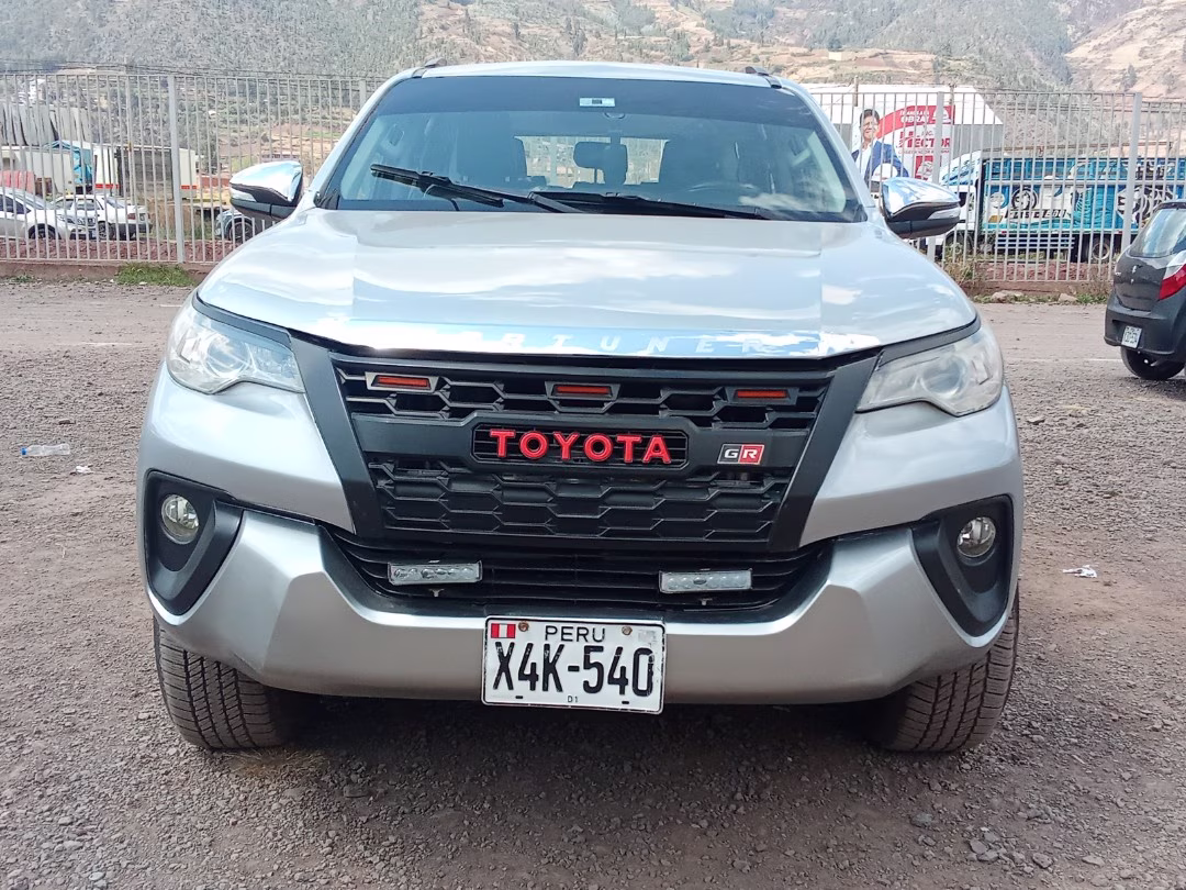 TOYOTA FORTUNER 2018 — foto 2
