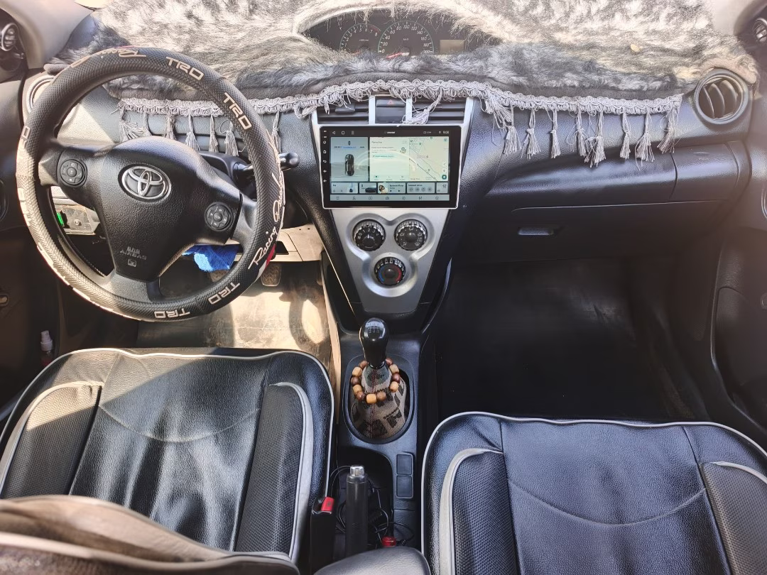 TOYOTA YARIS 2013 — foto 4