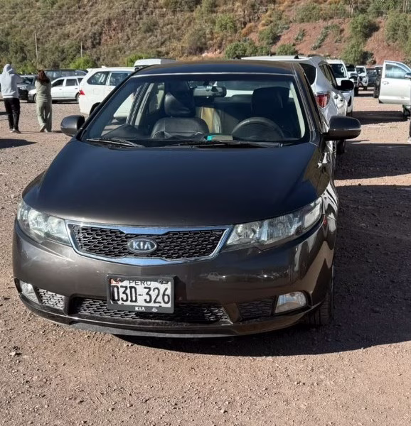 KIA CERATO 2012 — foto 2