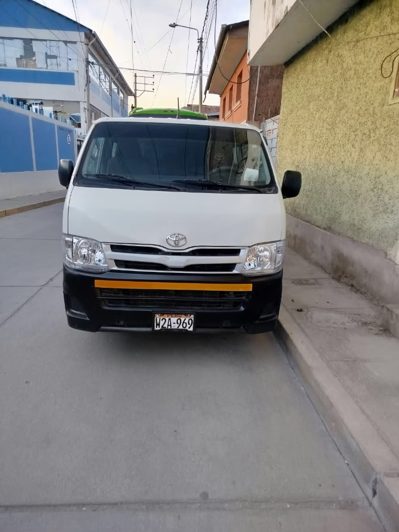 TOYOTA HIACE 2011 — foto 2