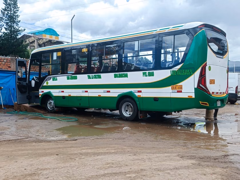 ISUZU BUS 2025 — foto 3