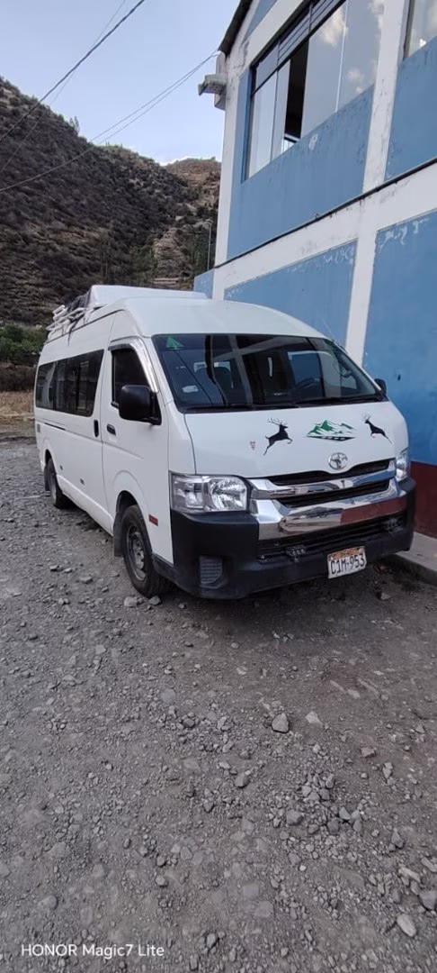 TOYOTA HIACE 2013 — foto 3