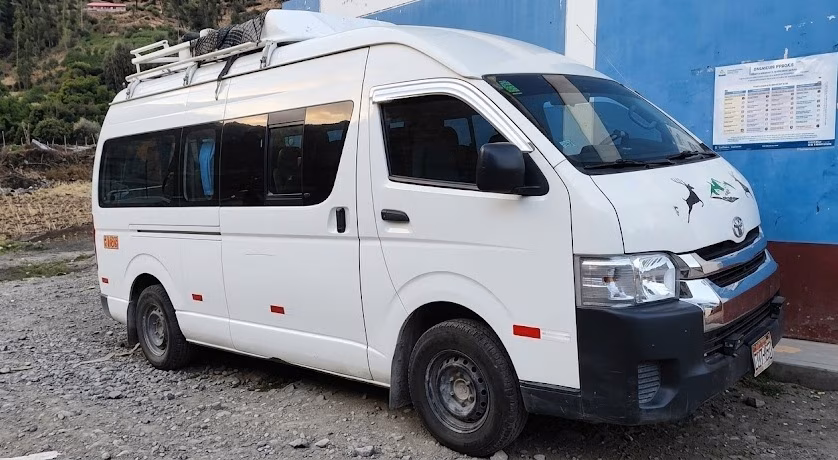 TOYOTA HIACE 2013 — foto 1
