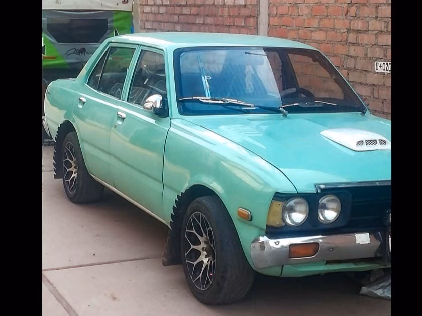 TOYOTA CORONA 1976 — foto 1