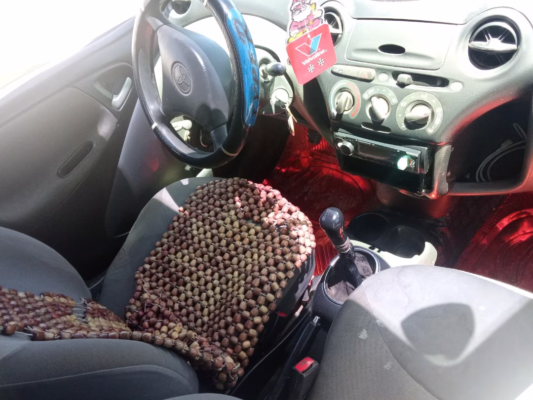 TOYOTA YARIS LXI 1.3G 2005 MOD 2006 — foto 6