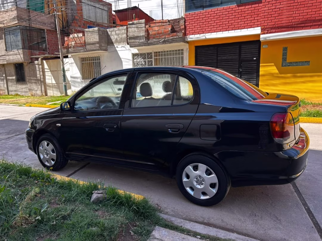 TOYOTA YARIS 2004 — foto 5