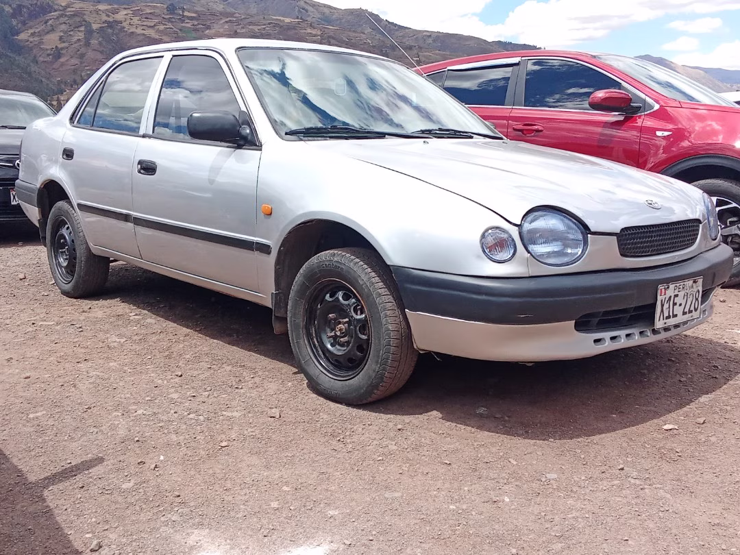 TOYOTA COROLLA 1999 — foto 1