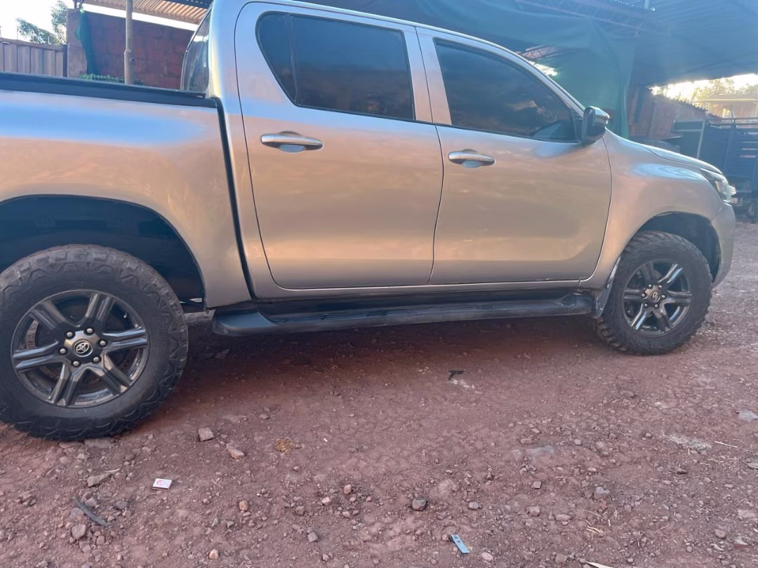 TOYOTA HILUX SR FULL 4X4 2023 MOD 2023 — foto 3