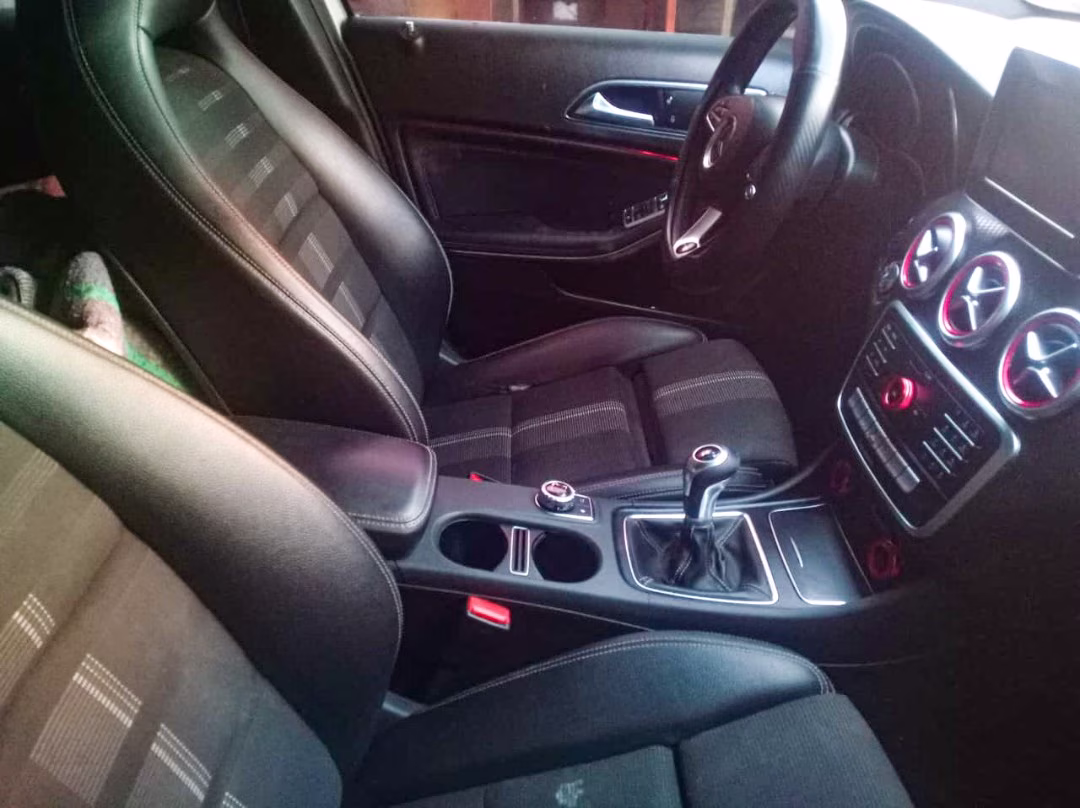 MERCEDES BENZ A 180 2017 — foto 3