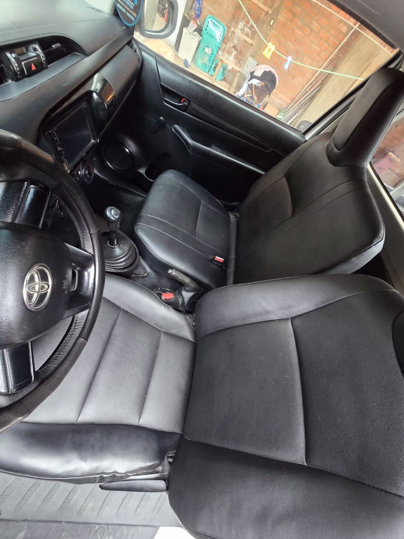 TOYOTA HILUX 4X4 2023 — foto 7