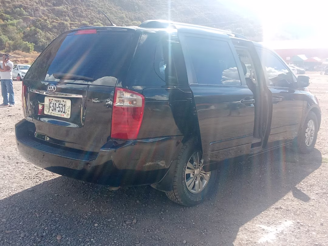 KIA CARNIVAL 2014 — foto 4